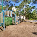 Casa vacanze Stunning Home In La Faute-Sur-Mer With Heated Swimming Pool