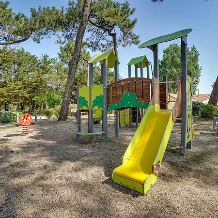 3 Bedroom Awesome In Holiday home La Faute-sur-Mer