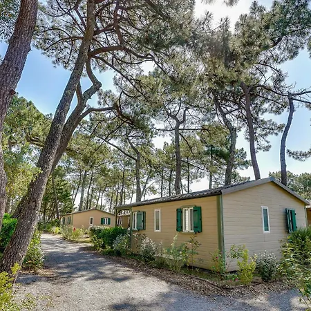 3 Bedroom Awesome In * La Faute-sur-Mer
